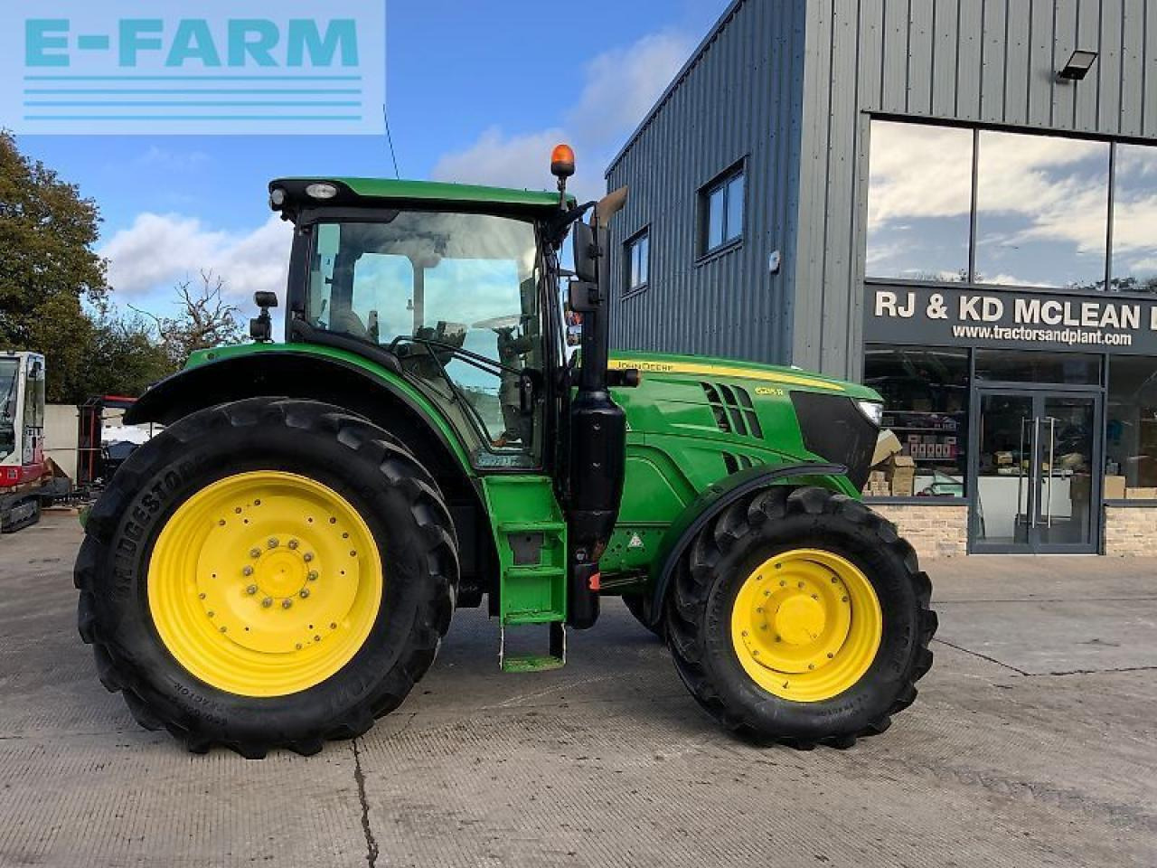 John Deere 6215r tractor (st24593) - Tracteur agricole: photos 1 John Deere 6215r tractor (st24593) - Tracteur agricole: photos 1
