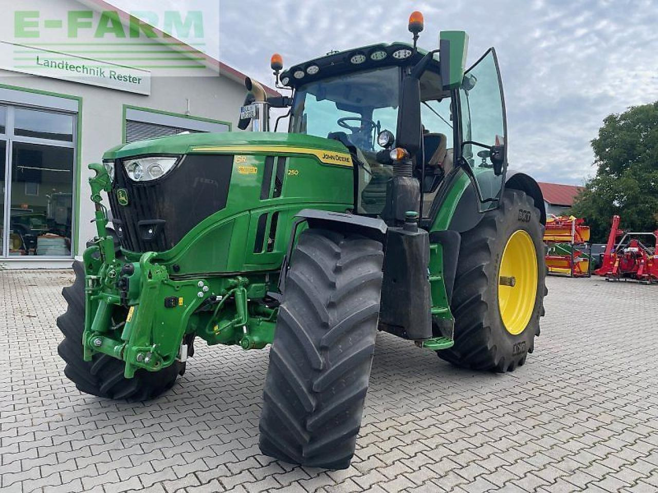 John Deere 6r 250 - Tracteur agricole: photos 2 John Deere 6r 250 - Tracteur agricole: photos 2