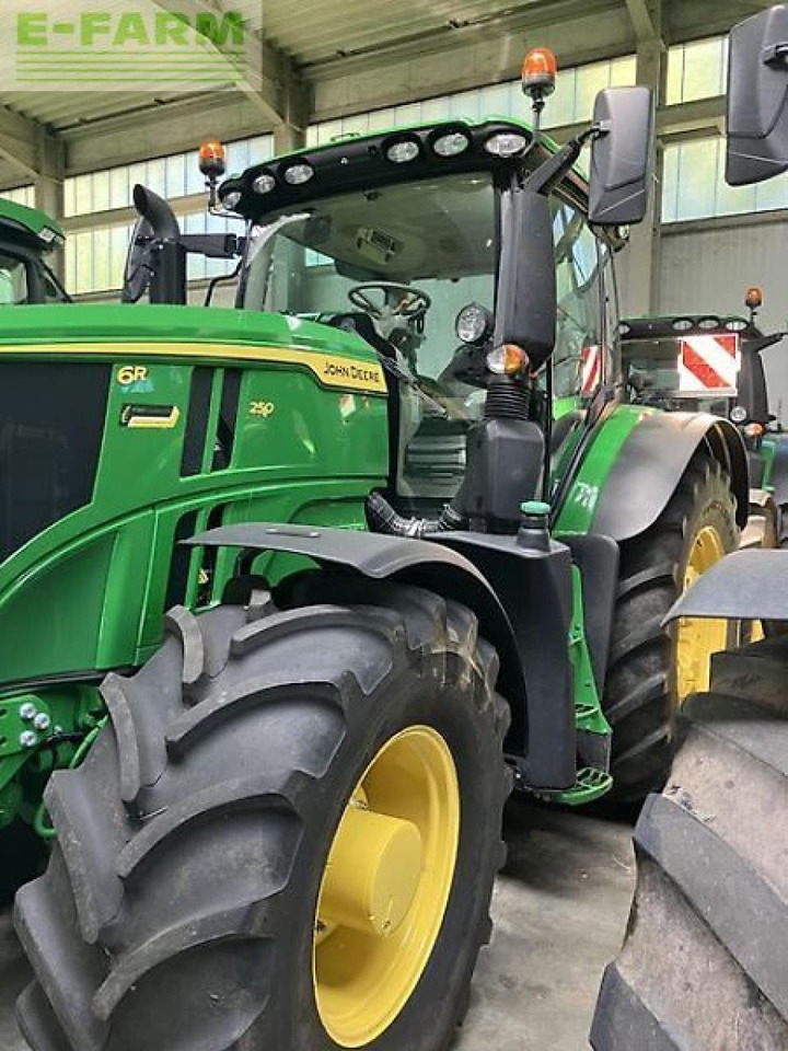 John Deere 6r 250 - Tracteur agricole: photos 2 John Deere 6r 250 - Tracteur agricole: photos 2