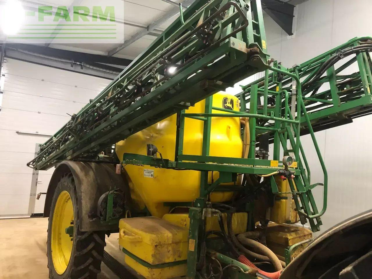 John Deere 832 - Pulvérisateur traîné: photos 1 John Deere 832 - Pulvérisateur traîné: photos 1