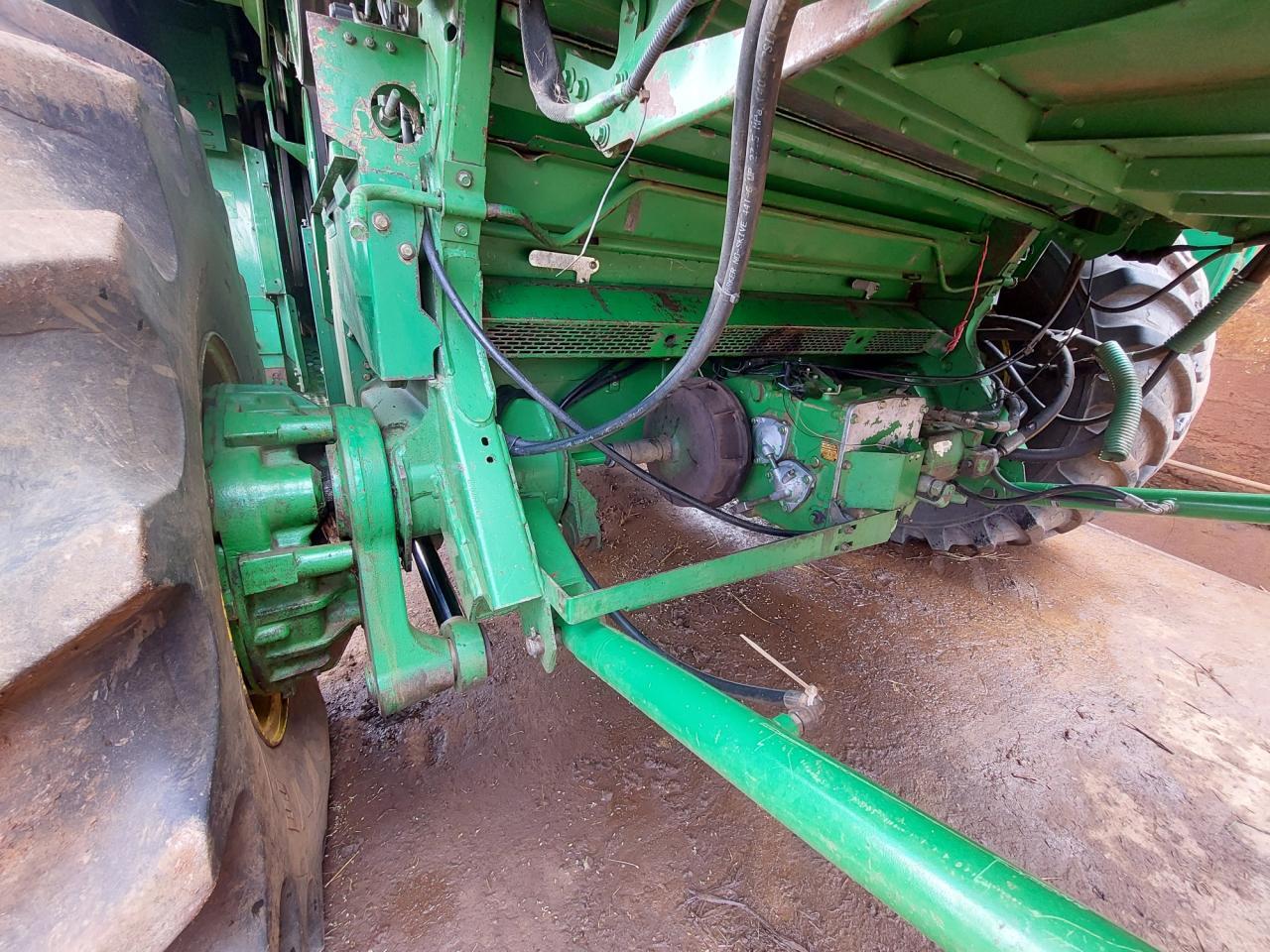 John Deere 9640WTS HillMaster - Moissonneuse-batteuse: photos 1 John Deere 9640WTS HillMaster - Moissonneuse-batteuse: photos 1