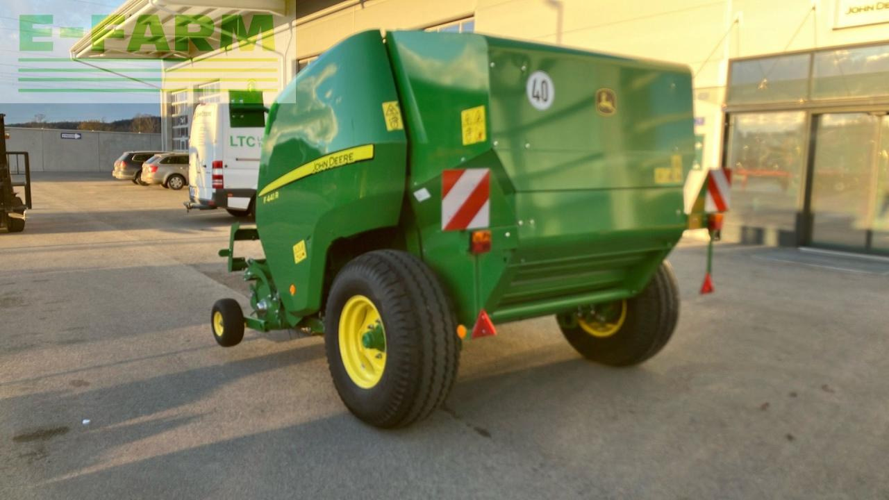 John Deere F441R HC 25 - Presse à balles cubiques: photos 5 John Deere F441R HC 25 - Presse à balles cubiques: photos 5