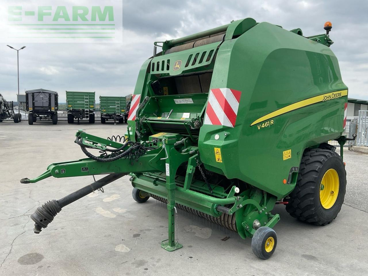 John Deere V461R - Presse à balles cubiques: photos 1 John Deere V461R - Presse à balles cubiques: photos 1
