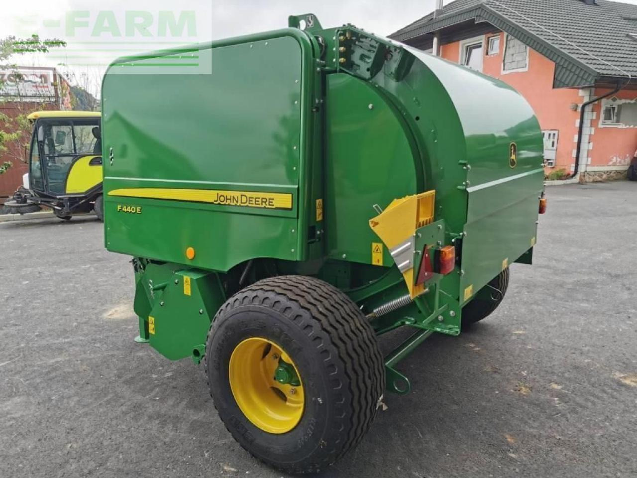 John Deere f440e - Presse à balles cubiques: photos 3 John Deere f440e - Presse à balles cubiques: photos 3