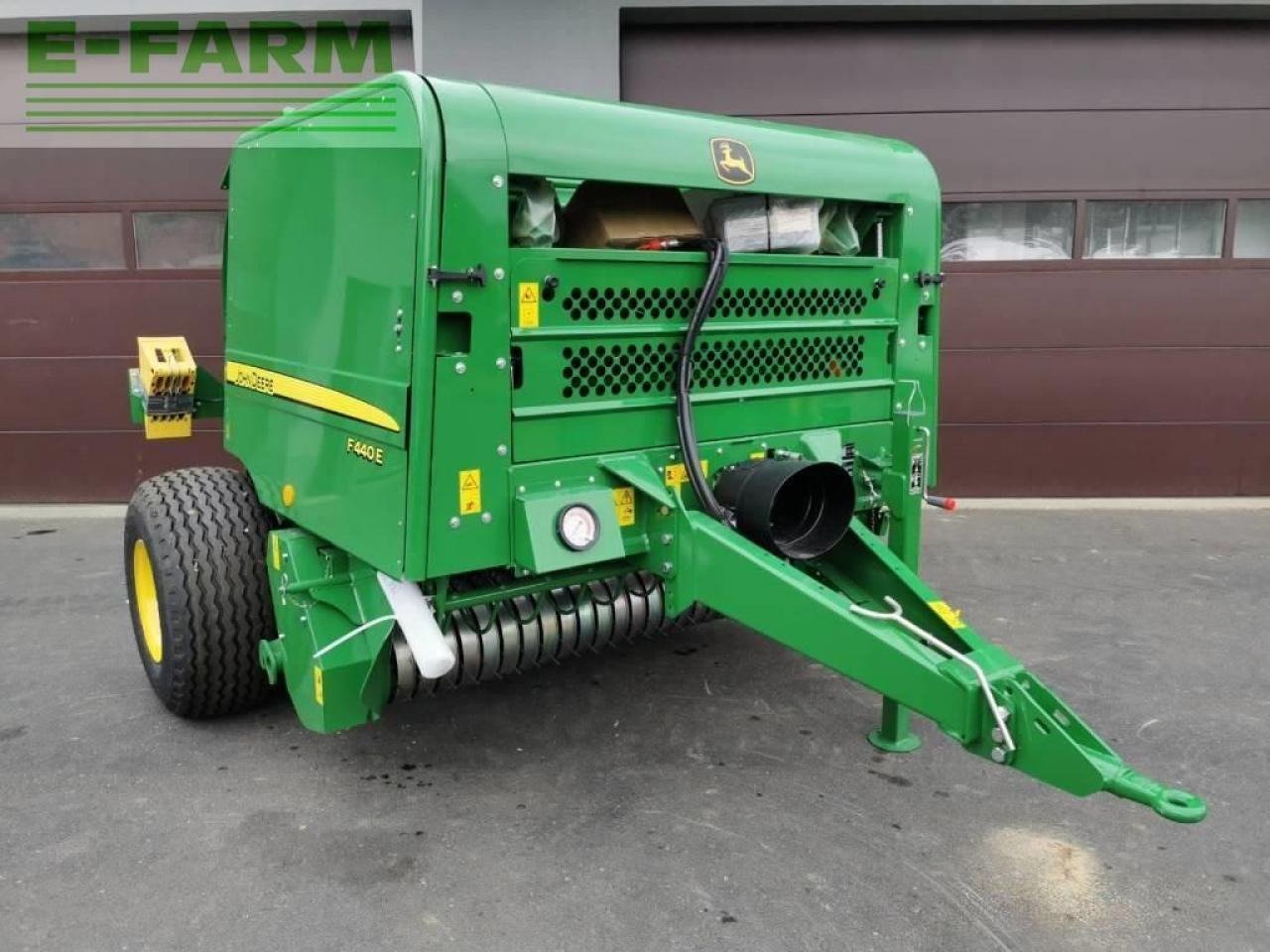 John Deere f440e - Presse à balles cubiques: photos 1 John Deere f440e - Presse à balles cubiques: photos 1