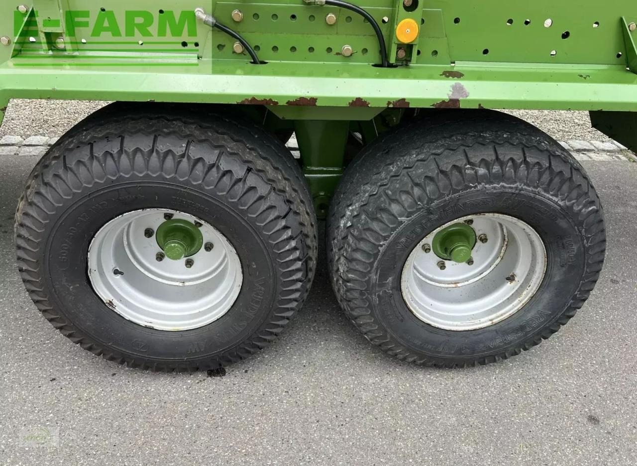Krone titan 6/48 gl all in - ein großer schwingen-ladewagen mit druckluftbremse - Autochargeuse: photos 3 Krone titan 6/48 gl all in - ein großer schwingen-ladewagen mit druckluftbremse - Autochargeuse: photos 3