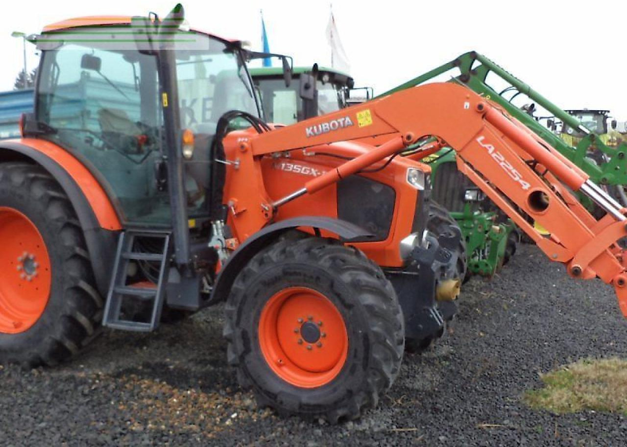 Kubota m135-17 gx 2 - Tracteur agricole: photos 1 Kubota m135-17 gx 2 - Tracteur agricole: photos 1