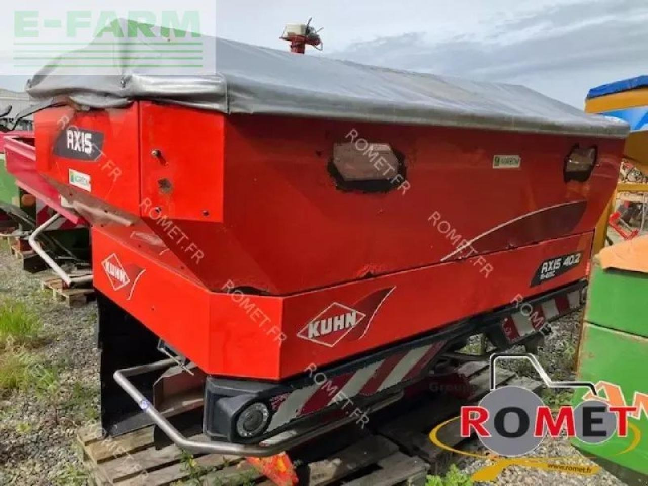 Kuhn axis 40.2 m-emc - Distributeur d'engrais: photos 1 Kuhn axis 40.2 m-emc - Distributeur d'engrais: photos 1