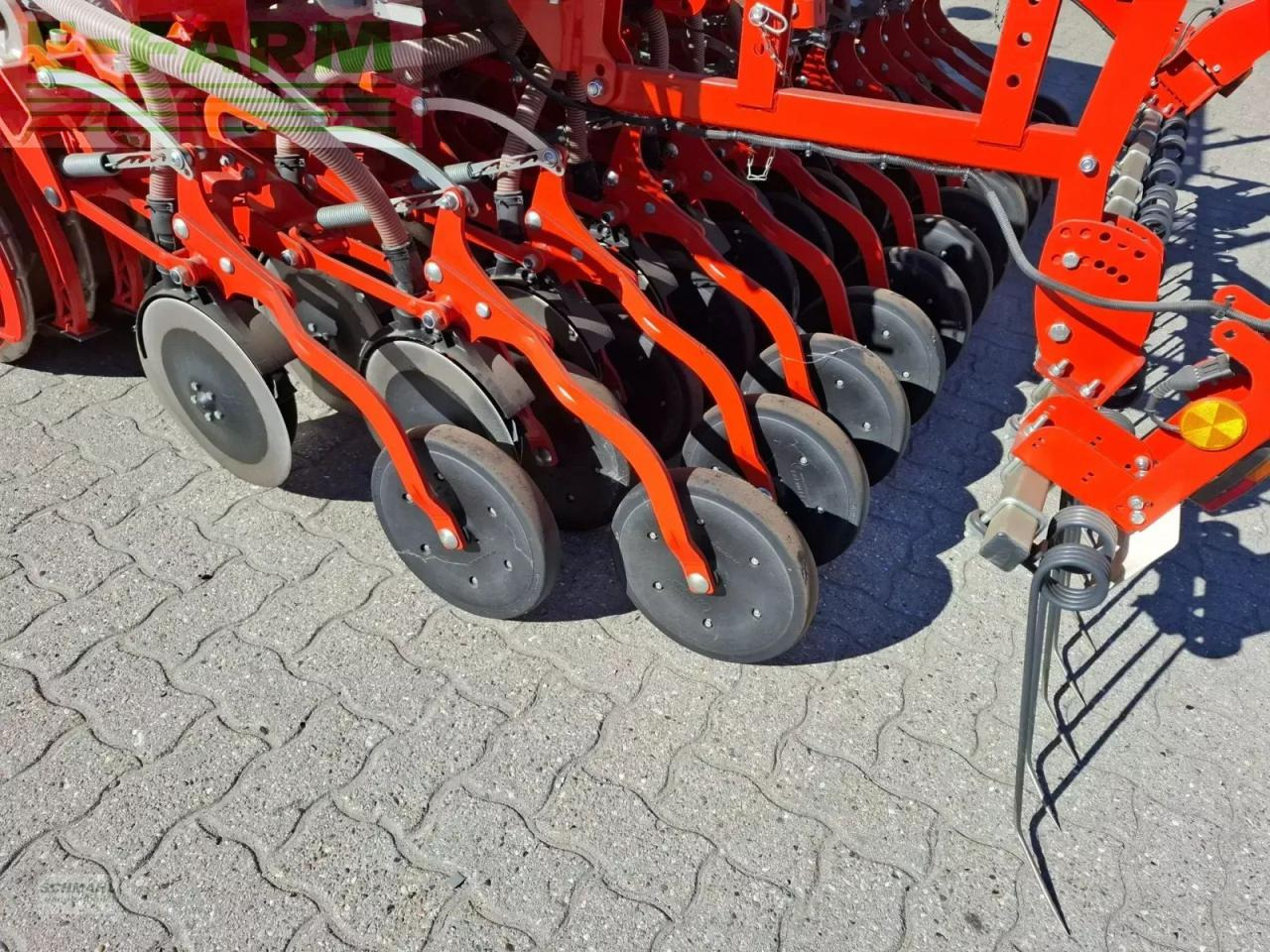 Kuhn drillkombination venta 3030 + kreiselegge hr 3030 - Combiné de semis: photos 2 Kuhn drillkombination venta 3030 + kreiselegge hr 3030 - Combiné de semis: photos 2