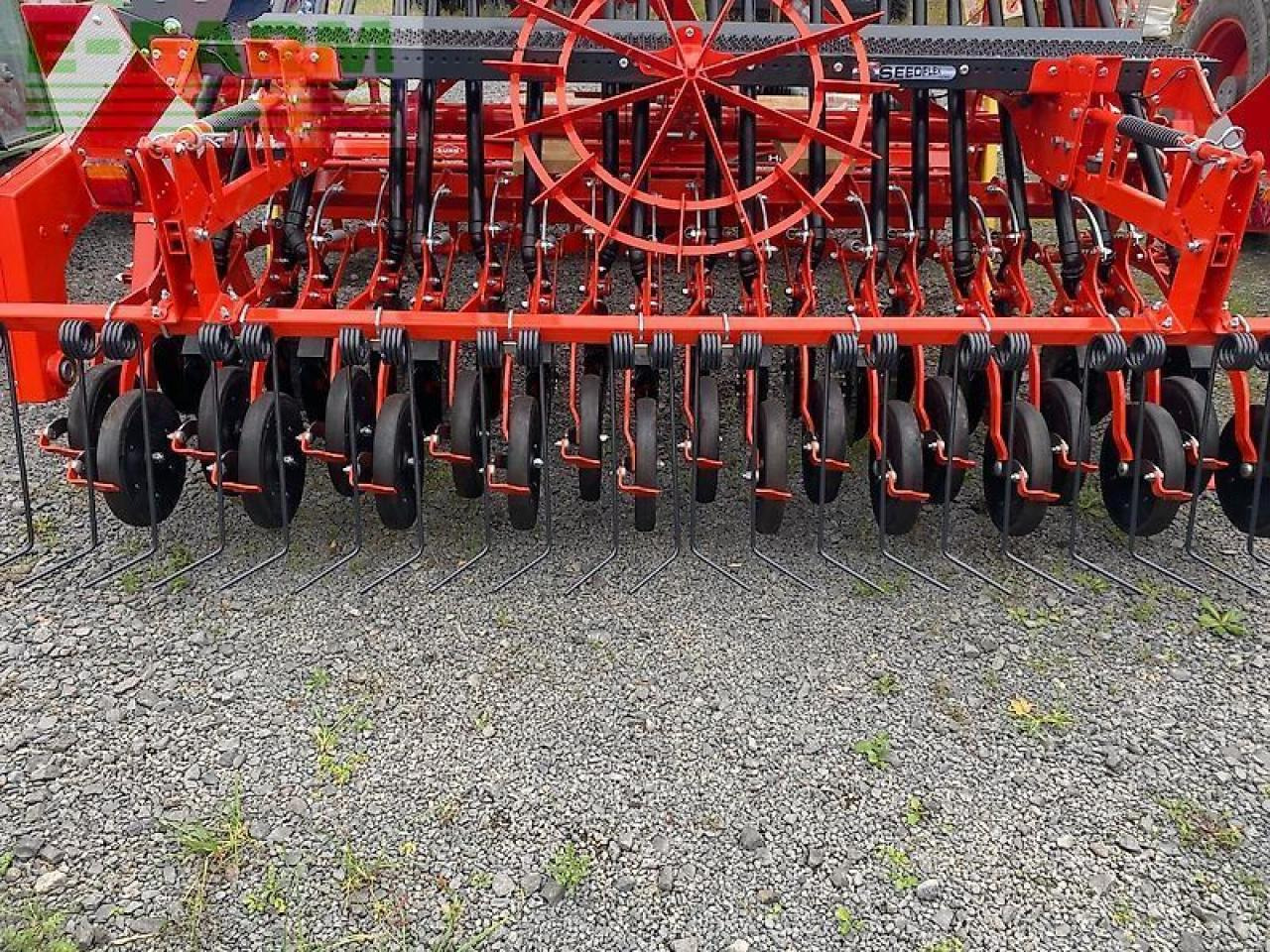 Kuhn kuhn kreiselegge hrb 303& drillmaschine sitera 330-20m - Semoir: photos 2 Kuhn kuhn kreiselegge hrb 303& drillmaschine sitera 330-20m - Semoir: photos 2
