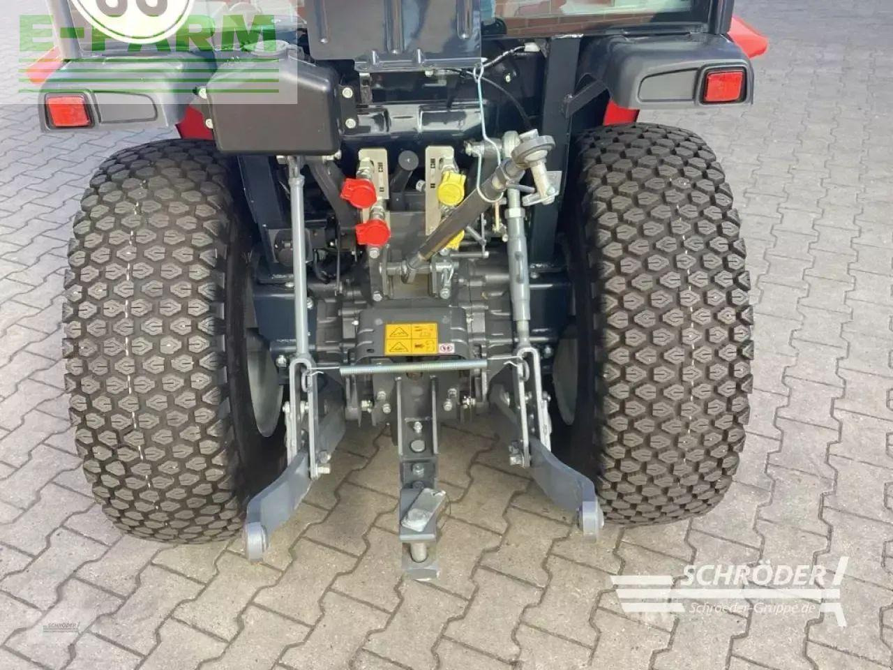 Tracteur agricole Massey Ferguson 1735 m hc: photos 8