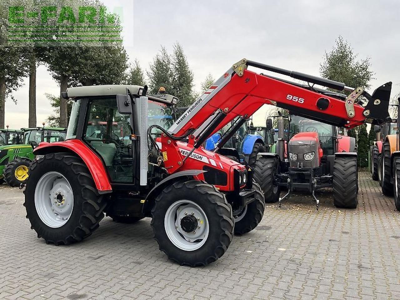 Massey Ferguson 5455 dyna-4 + massey ferguson 955 - Tracteur agricole: photos 4 Massey Ferguson 5455 dyna-4 + massey ferguson 955 - Tracteur agricole: photos 4
