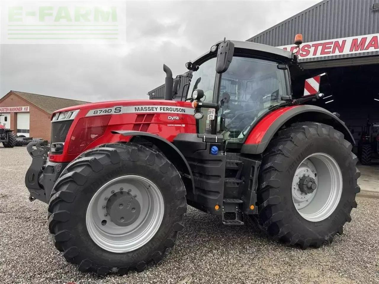 Massey Ferguson 8740s dyna vt exclusive Exclusive - Tracteur agricole: photos 2 Massey Ferguson 8740s dyna vt exclusive Exclusive - Tracteur agricole: photos 2