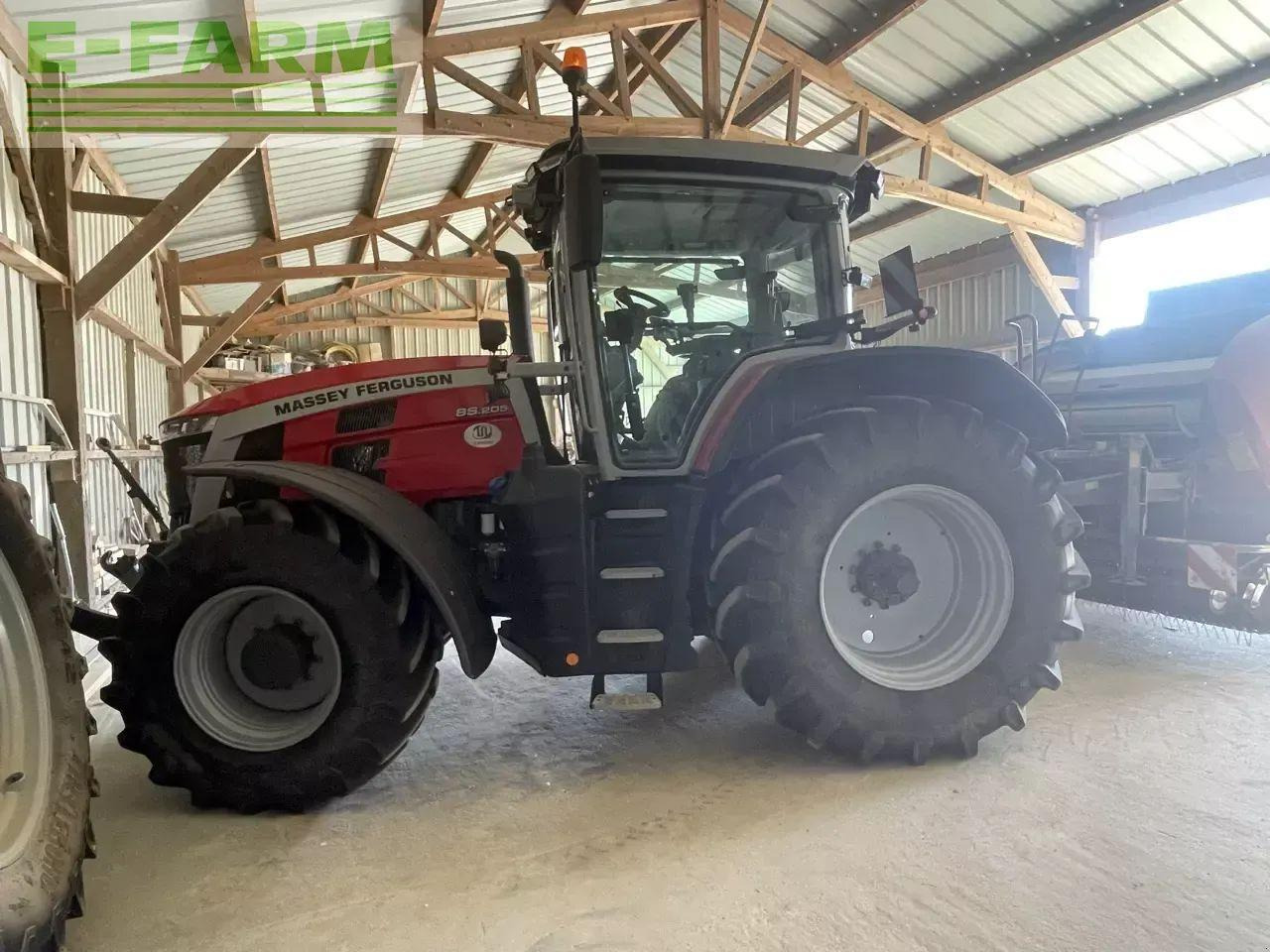 Massey Ferguson 8s.205 d7 - Tracteur agricole: photos 3 Massey Ferguson 8s.205 d7 - Tracteur agricole: photos 3