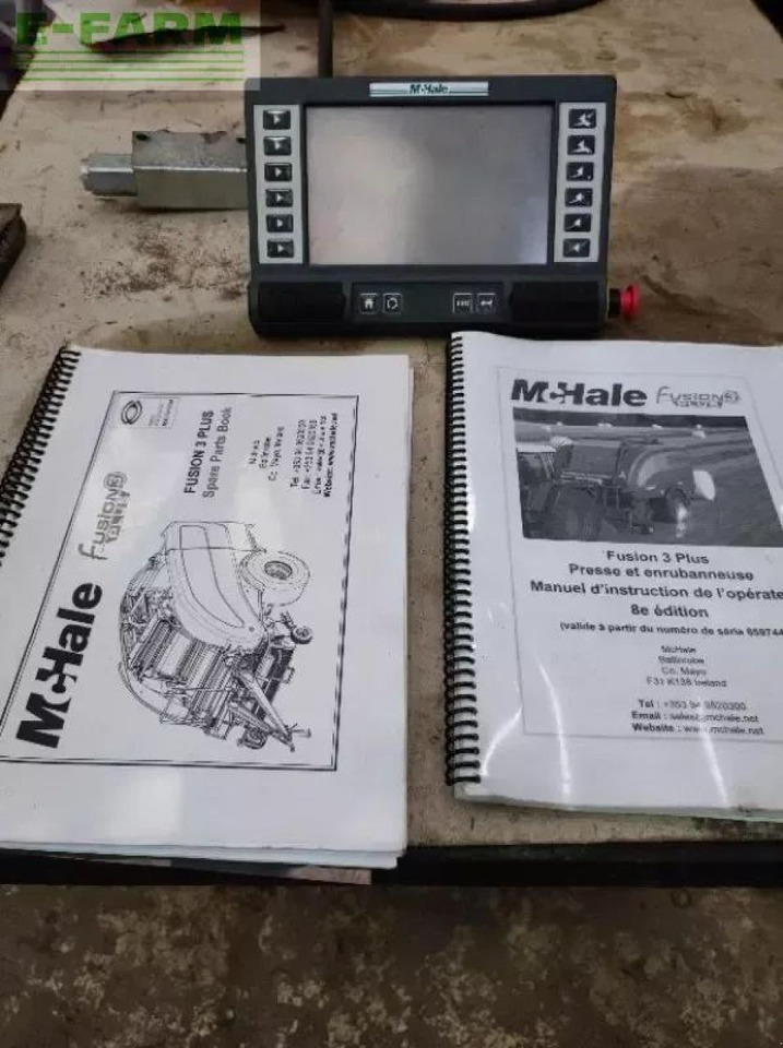 Mc Hale fusion 3 plus - Presse à balles cubiques: photos 5 Mc Hale fusion 3 plus - Presse à balles cubiques: photos 5