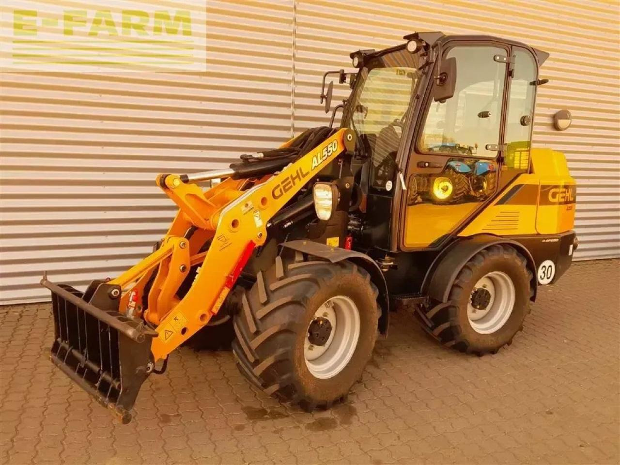 Mustang al550 m. kabine - Mini pelle: photos 1 Mustang al550 m. kabine - Mini pelle: photos 1