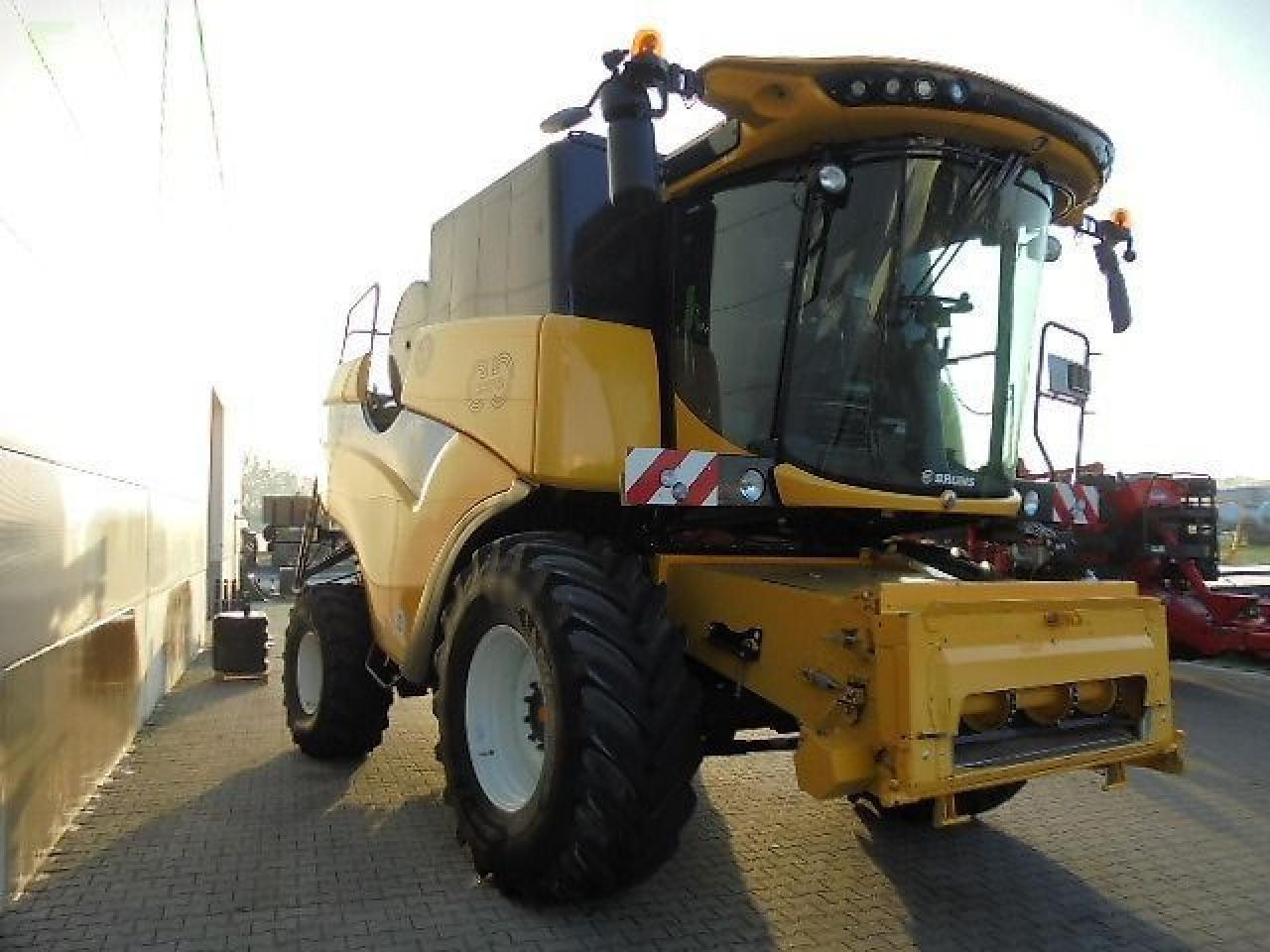 New Holland ch7.70 my19 - Moissonneuse-batteuse: photos 5 New Holland ch7.70 my19 - Moissonneuse-batteuse: photos 5