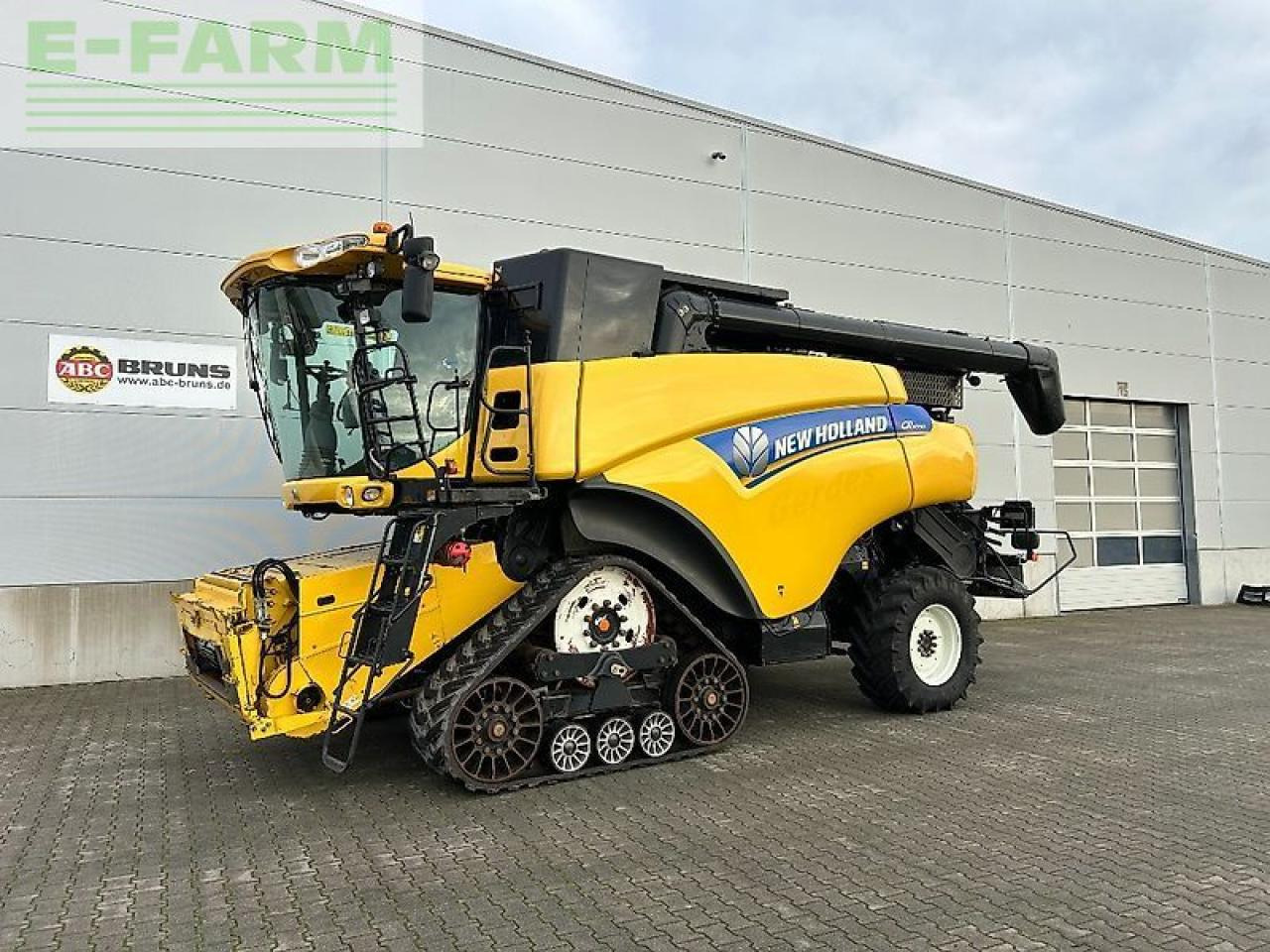 New Holland cr 9090 raupe scr - Moissonneuse-batteuse: photos 2 New Holland cr 9090 raupe scr - Moissonneuse-batteuse: photos 2