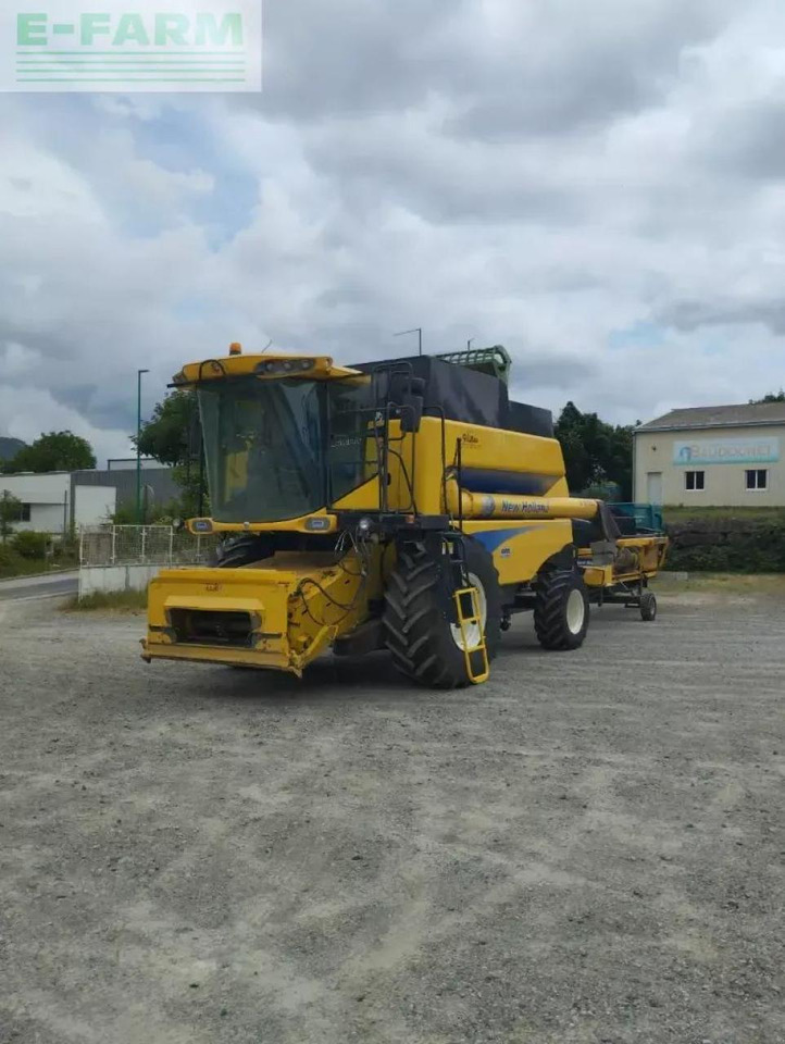 New Holland csx 7050 - Moissonneuse-batteuse: photos 1 New Holland csx 7050 - Moissonneuse-batteuse: photos 1