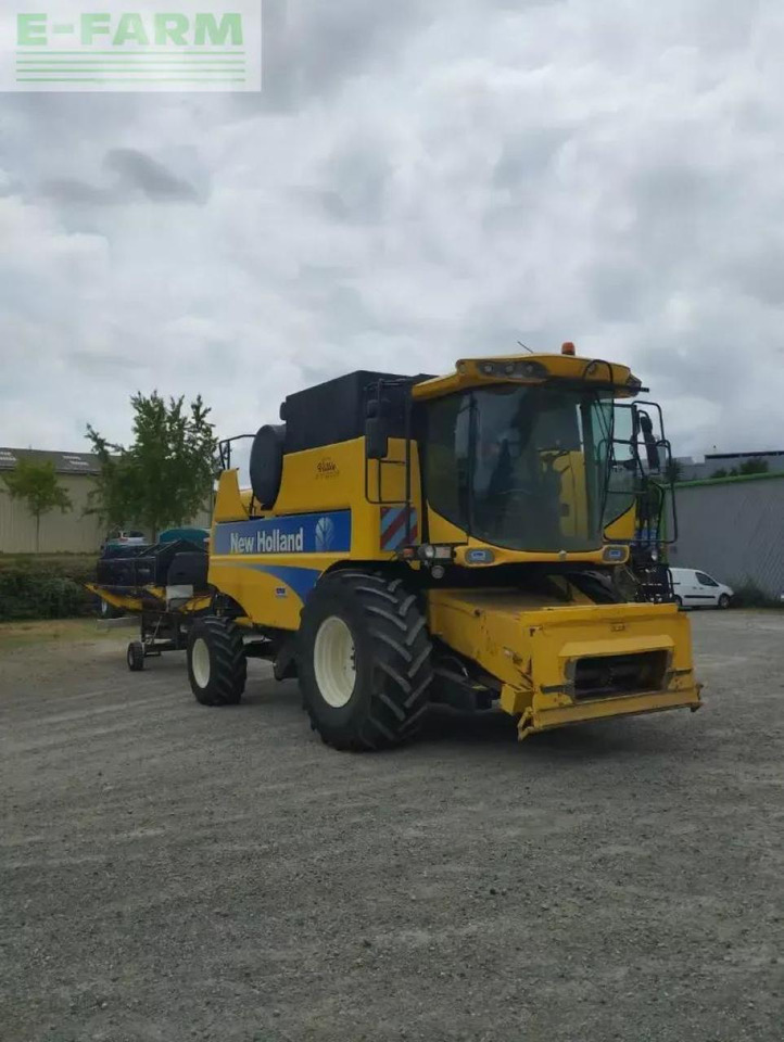 New Holland csx 7050 - Moissonneuse-batteuse: photos 2 New Holland csx 7050 - Moissonneuse-batteuse: photos 2