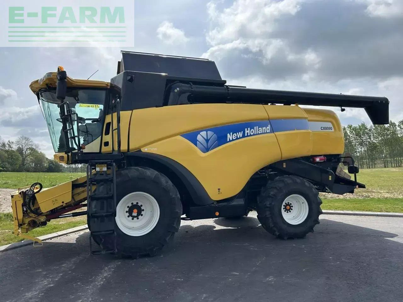 New Holland cx 8090 - Moissonneuse-batteuse: photos 1 New Holland cx 8090 - Moissonneuse-batteuse: photos 1