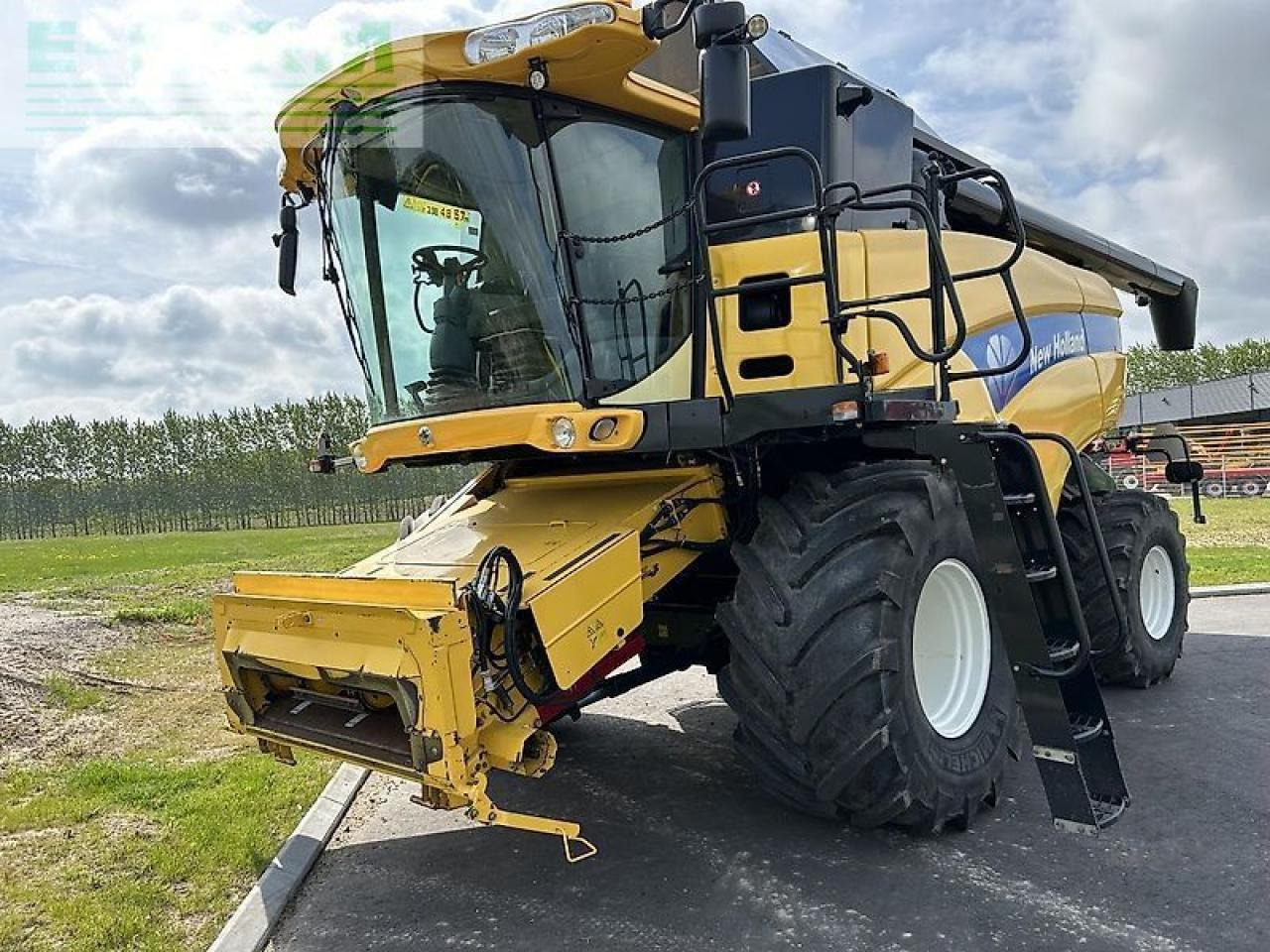 New Holland cx 8090 - Moissonneuse-batteuse: photos 2 New Holland cx 8090 - Moissonneuse-batteuse: photos 2
