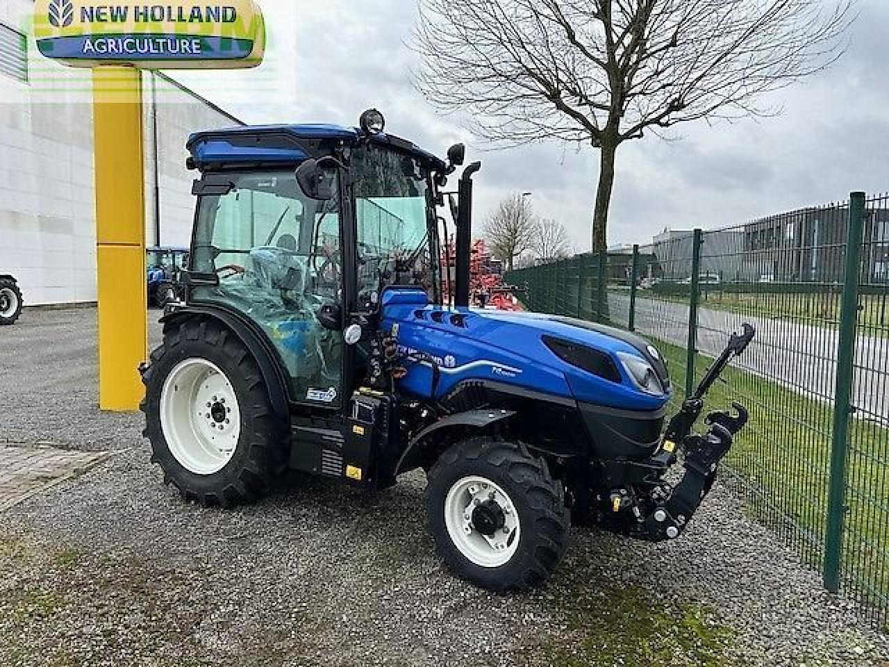 New Holland t4.100 n my19 N - Tracteur agricole: photos 1 New Holland t4.100 n my19 N - Tracteur agricole: photos 1