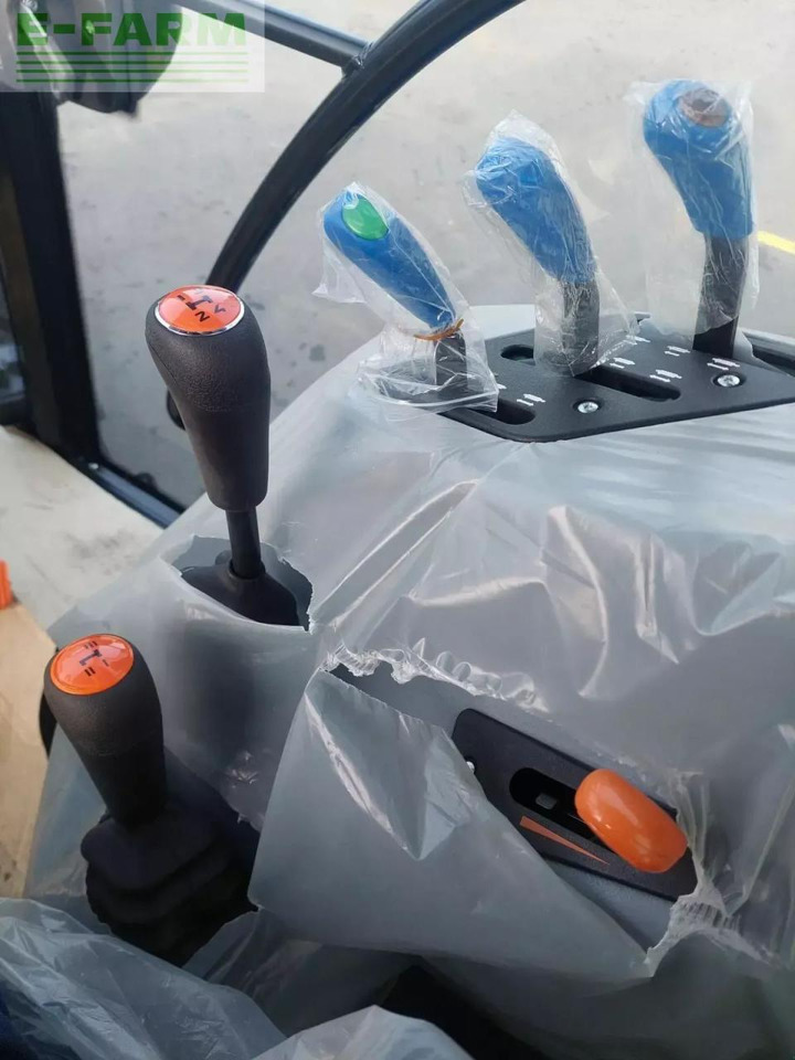 New Holland t4s.75 S - Tracteur agricole: photos 4 New Holland t4s.75 S - Tracteur agricole: photos 4