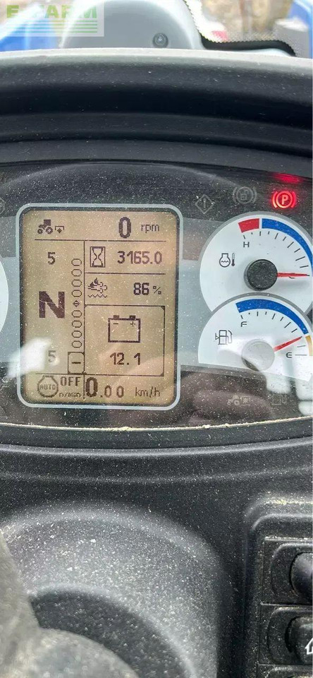 New Holland t5.110 - Tracteur agricole: photos 5 New Holland t5.110 - Tracteur agricole: photos 5