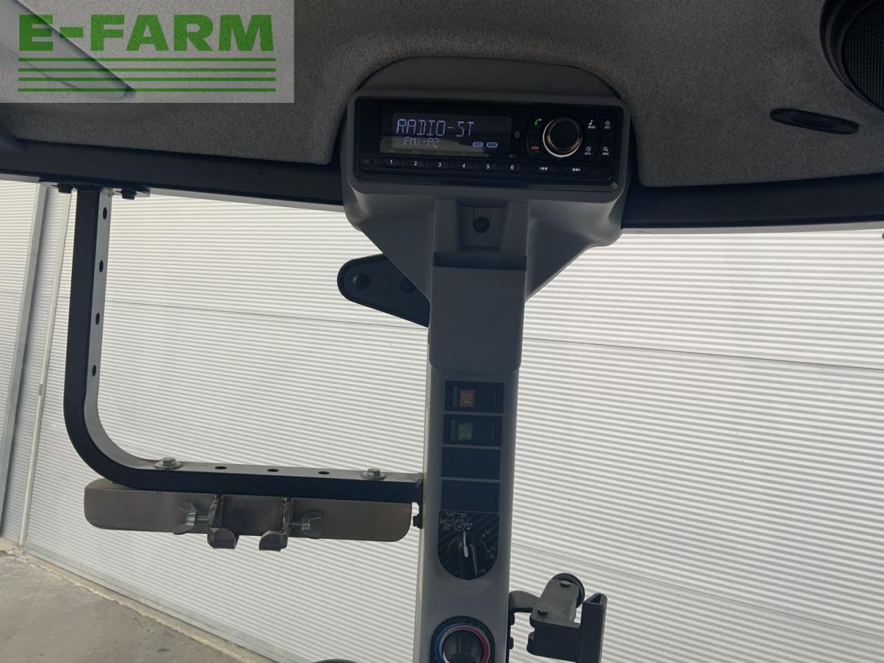New Holland t5.110 dual command - Tracteur agricole: photos 3 New Holland t5.110 dual command - Tracteur agricole: photos 3