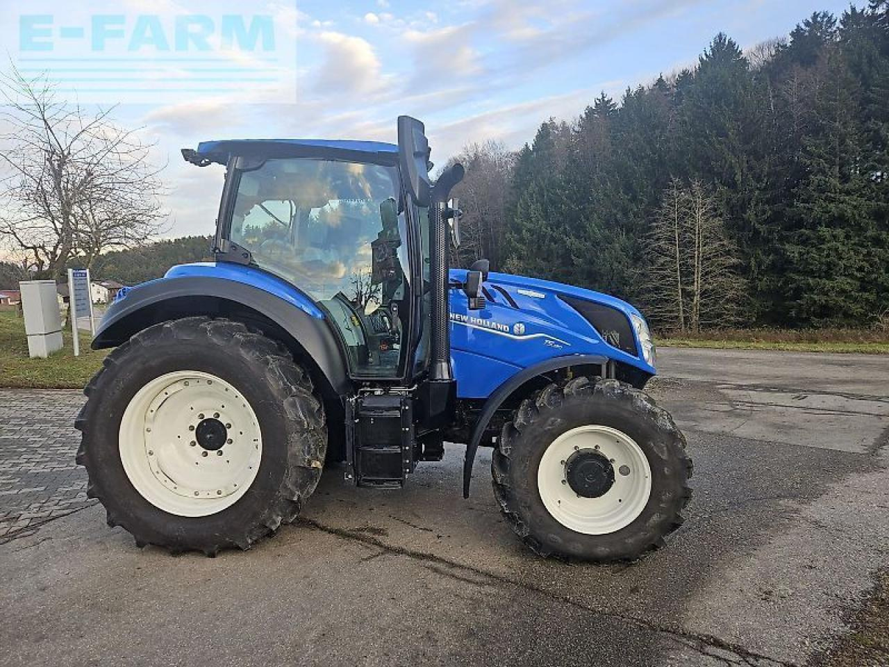 New Holland t5.120 auto command (stage v) - Tracteur agricole: photos 4 New Holland t5.120 auto command (stage v) - Tracteur agricole: photos 4