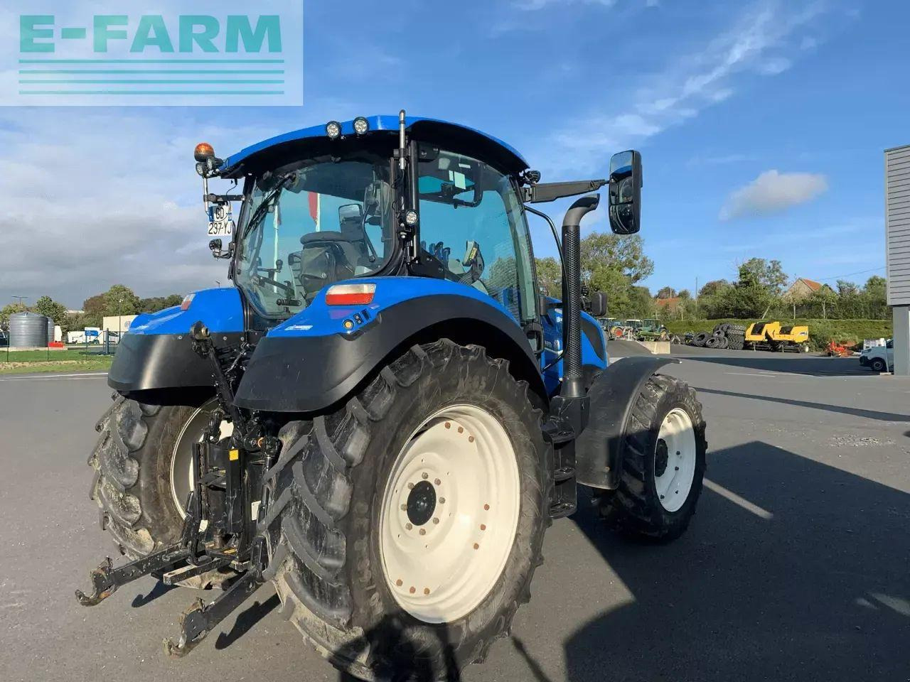 New Holland t5.120 dynamic command - Tracteur agricole: photos 4 New Holland t5.120 dynamic command - Tracteur agricole: photos 4
