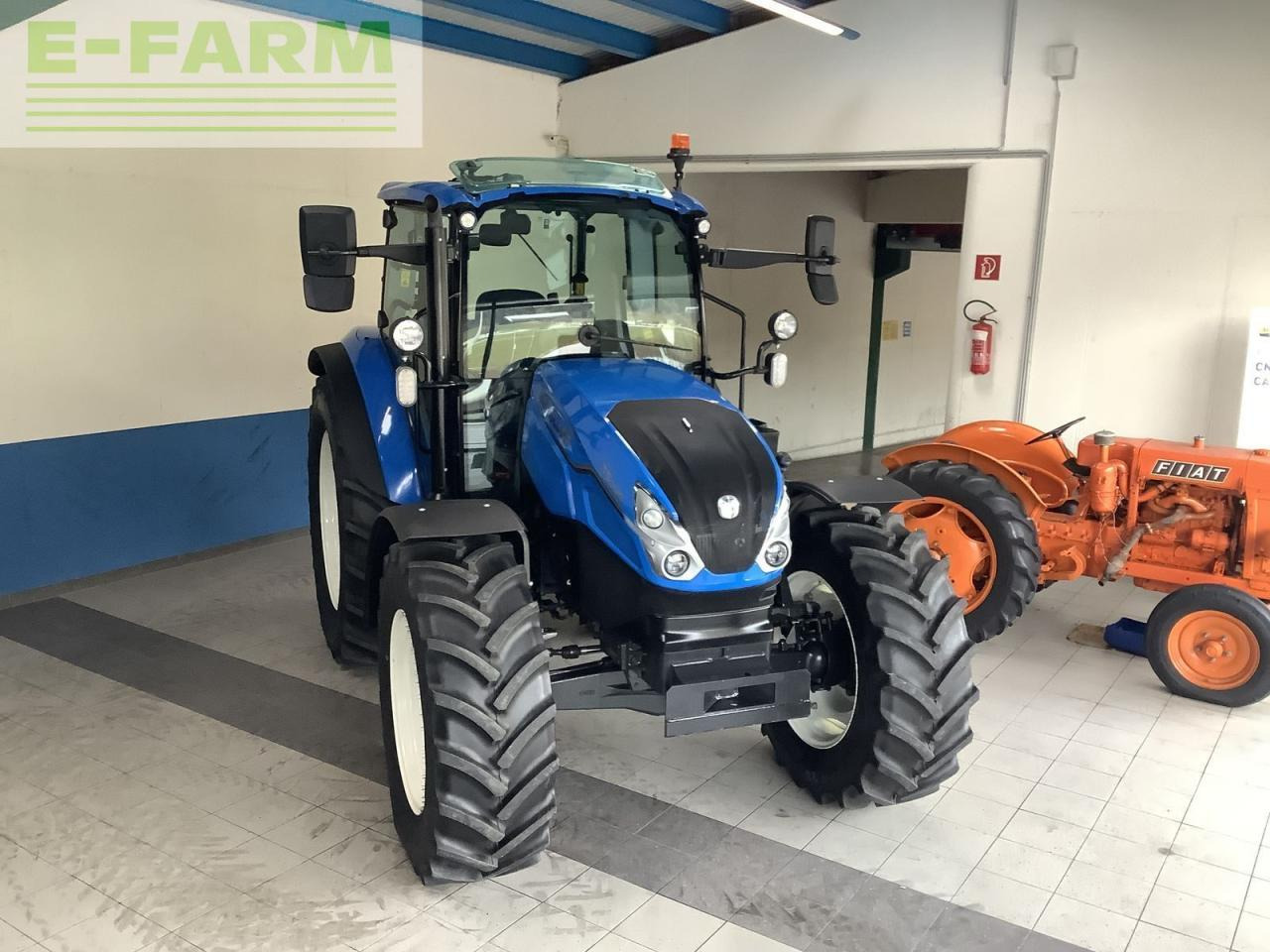 New Holland t5.90 dual command - Tracteur agricole: photos 1 New Holland t5.90 dual command - Tracteur agricole: photos 1