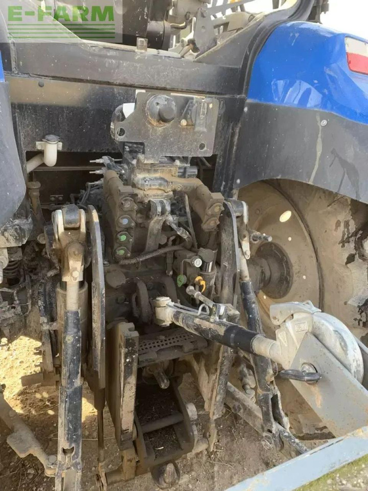 New Holland t6.125 electrocommand t4b - Tracteur agricole: photos 3 New Holland t6.125 electrocommand t4b - Tracteur agricole: photos 3