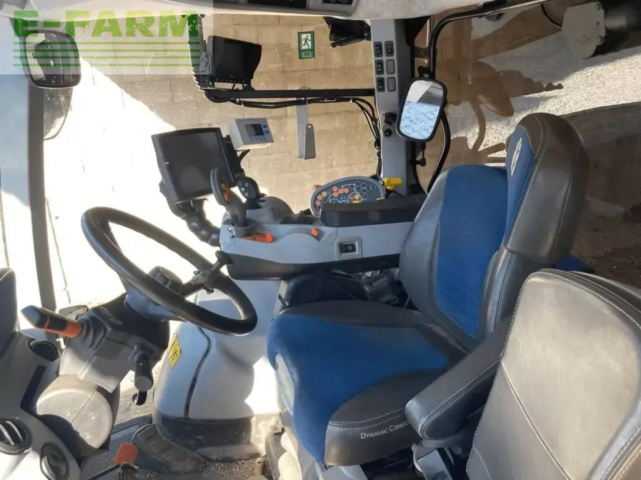 New Holland t6.165 dynamic command - Tracteur agricole: photos 4 New Holland t6.165 dynamic command - Tracteur agricole: photos 4