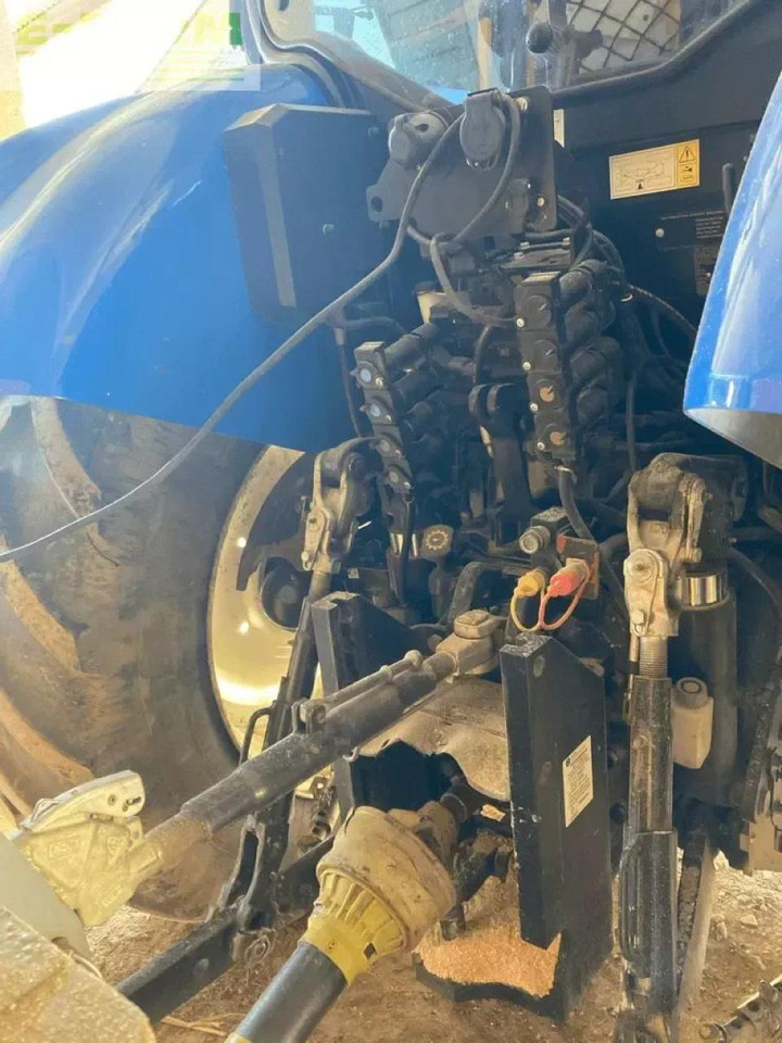 New Holland t6.165 dynamic command - Tracteur agricole: photos 3 New Holland t6.165 dynamic command - Tracteur agricole: photos 3