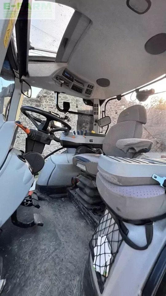 New Holland t6.180 dynamic command - Tracteur agricole: photos 4 New Holland t6.180 dynamic command - Tracteur agricole: photos 4