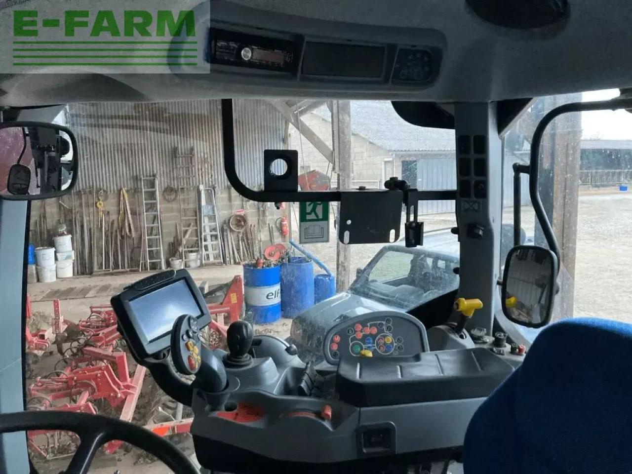 New Holland t7.200 auto command - Tracteur agricole: photos 4 New Holland t7.200 auto command - Tracteur agricole: photos 4