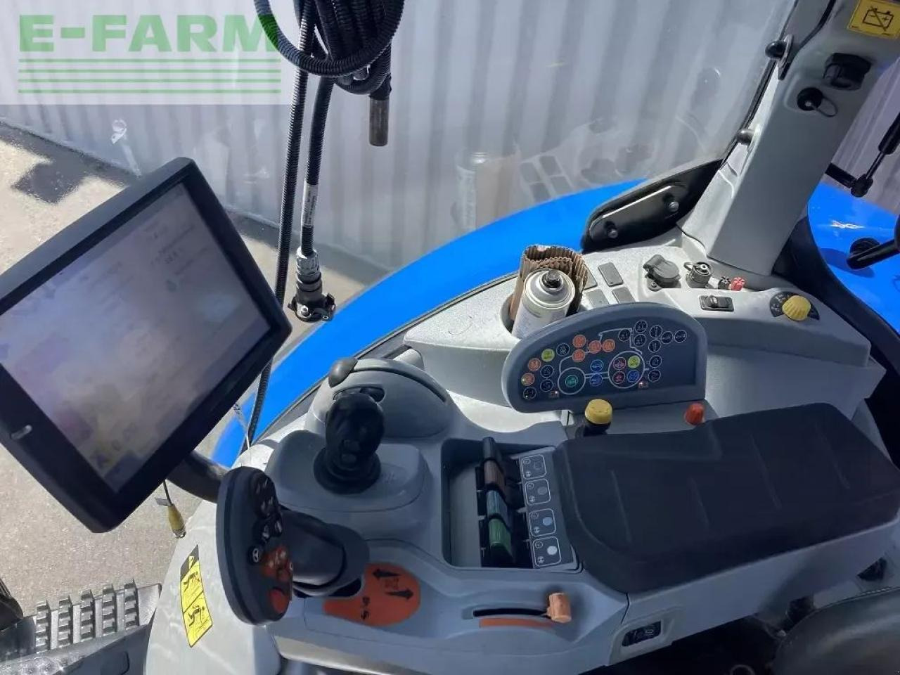 New Holland t7.270 auto command - Tracteur agricole: photos 2 New Holland t7.270 auto command - Tracteur agricole: photos 2
