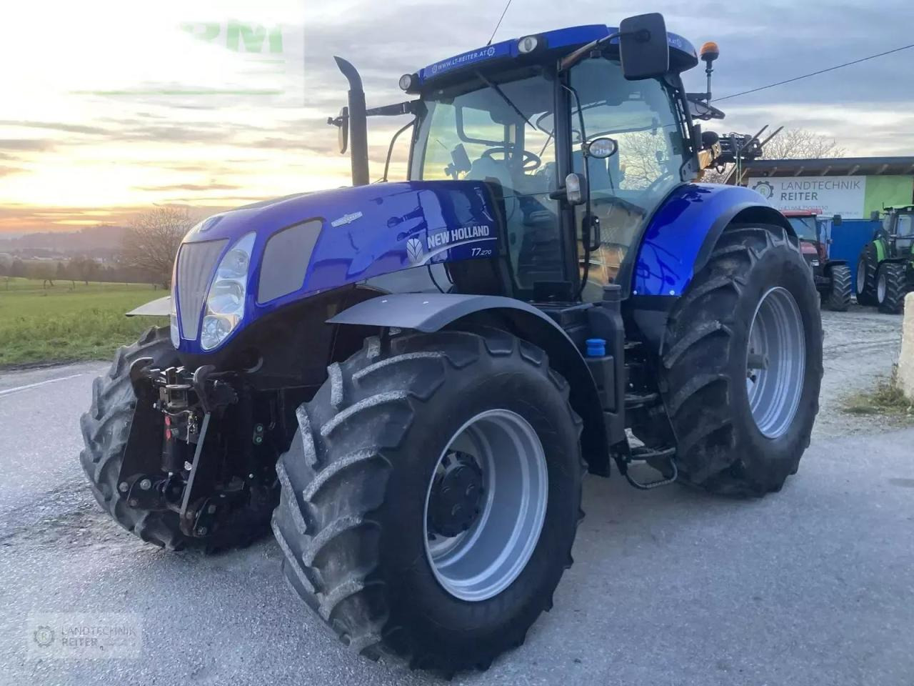 New Holland t7.270 auto command bluepower - Tracteur agricole: photos 1 New Holland t7.270 auto command bluepower - Tracteur agricole: photos 1