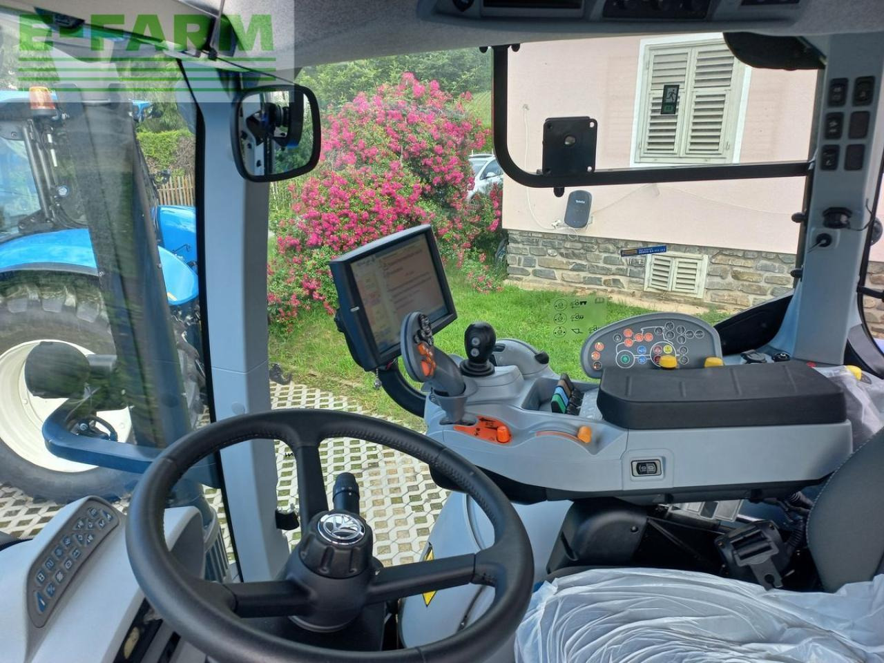 New Holland t7.270 auto command sidewinder ii (stage v) - Tracteur agricole: photos 5 New Holland t7.270 auto command sidewinder ii (stage v) - Tracteur agricole: photos 5