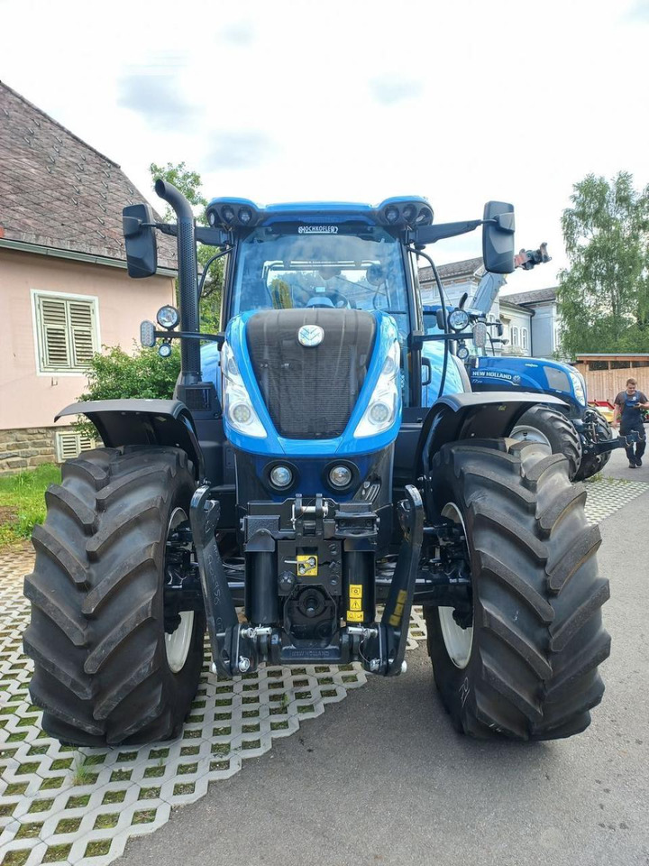 New Holland t7.270 auto command sidewinder ii (stage v) - Tracteur agricole: photos 2 New Holland t7.270 auto command sidewinder ii (stage v) - Tracteur agricole: photos 2