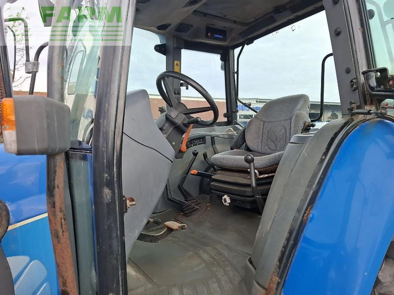 Tracteur agricole New Holland tla 80: photos 10 Tracteur agricole New Holland tla 80: photos 10