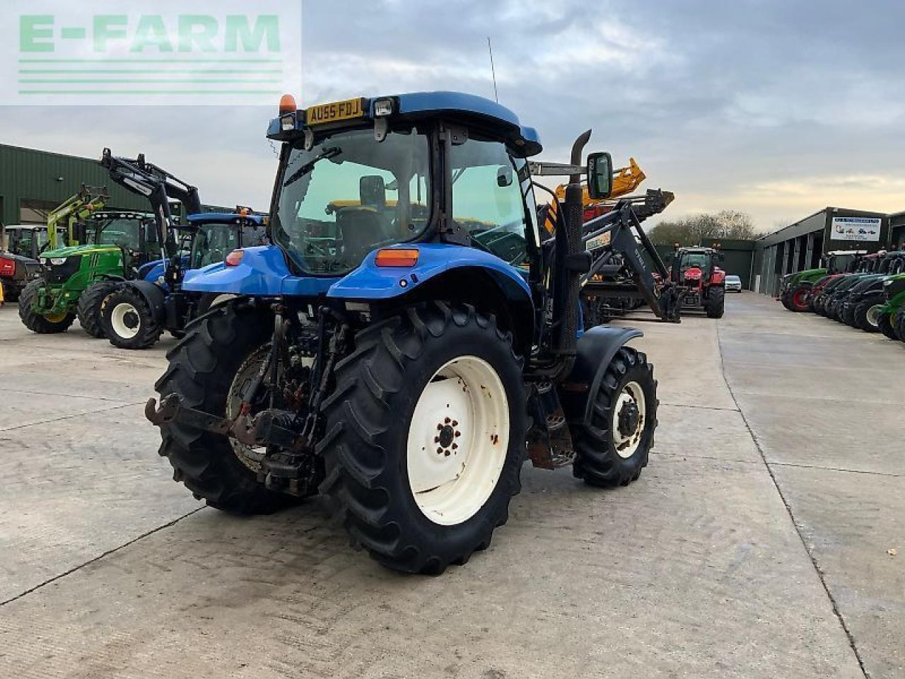 New Holland ts100a tractor (st25192) - Tracteur agricole: photos 3 New Holland ts100a tractor (st25192) - Tracteur agricole: photos 3