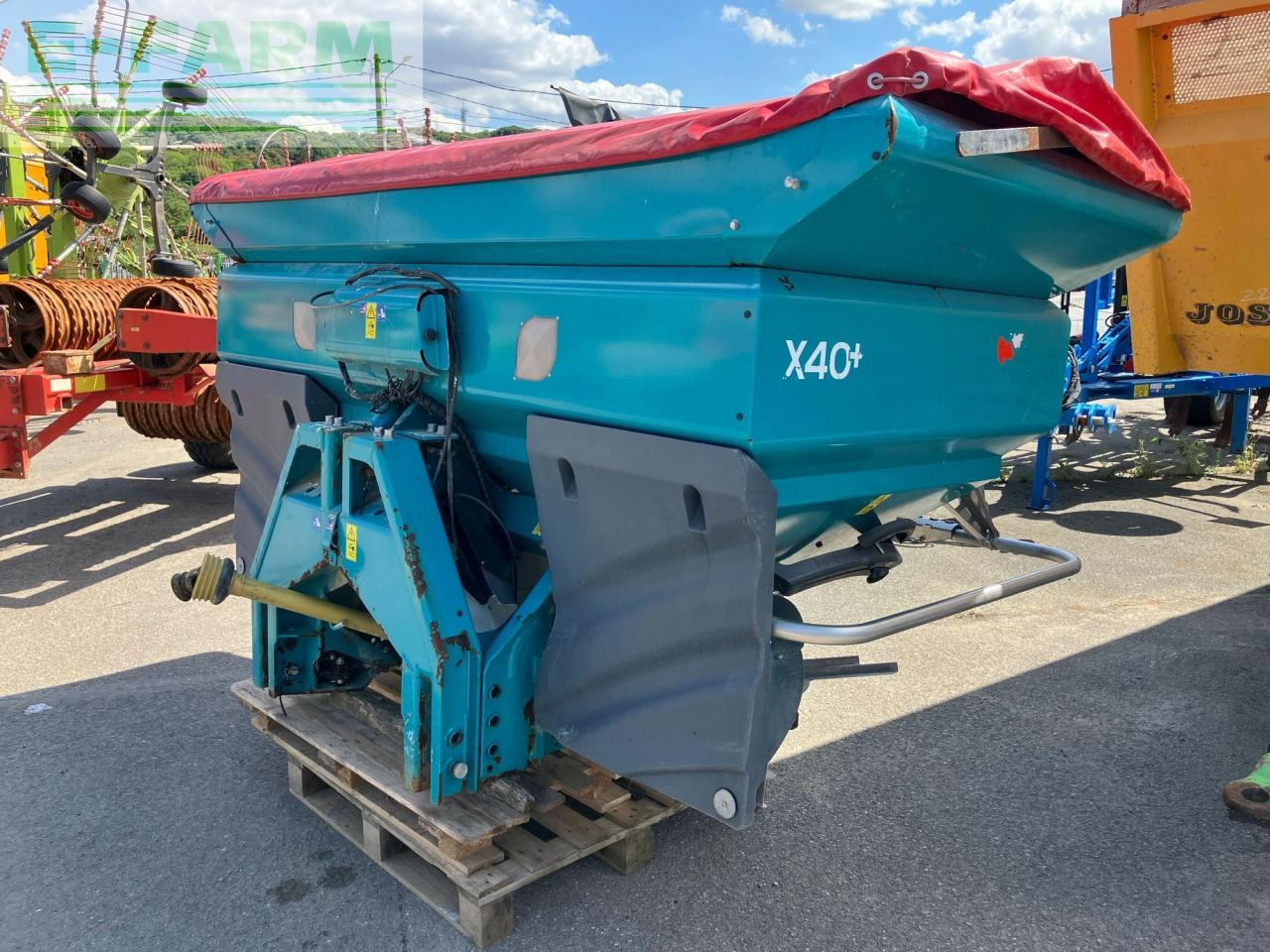 Sulky Burel x 40 + - Distributeur d'engrais: photos 1 Sulky Burel x 40 + - Distributeur d'engrais: photos 1