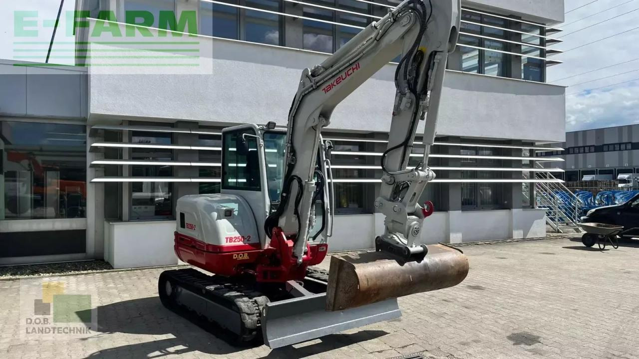 Takeuchi tb 250 - Mini pelle: photos 3 Takeuchi tb 250 - Mini pelle: photos 3