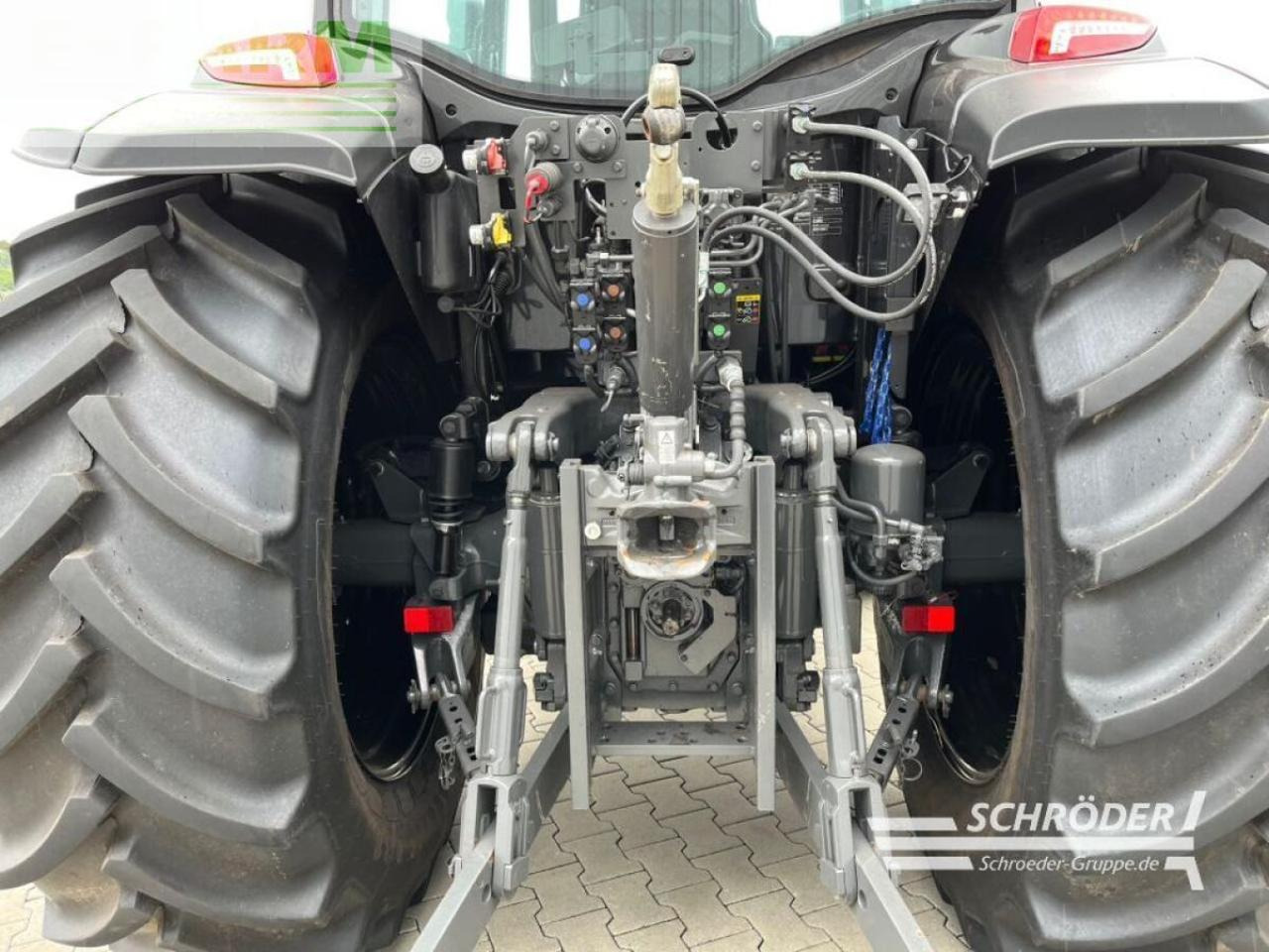 Valtra g 135 a - Tracteur agricole: photos 3 Valtra g 135 a - Tracteur agricole: photos 3