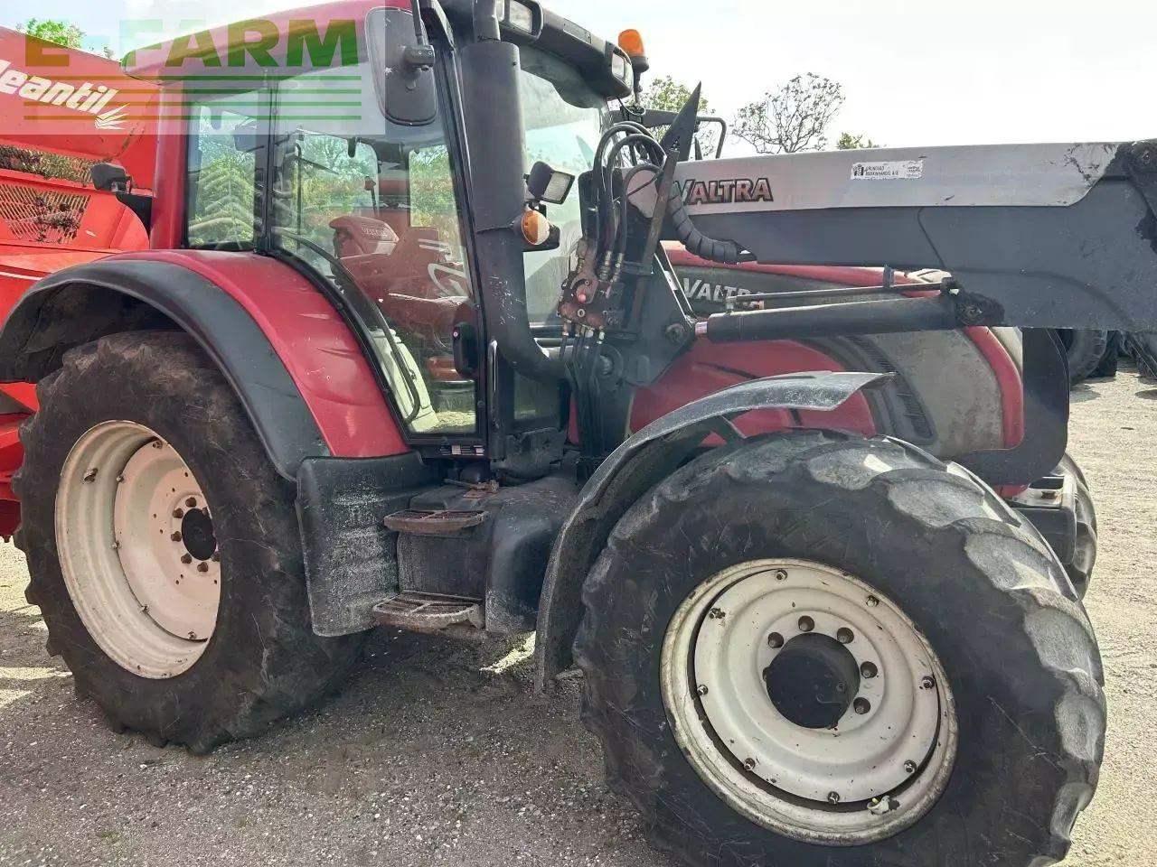 Valtra valtra n 143 - Tracteur agricole: photos 1 Valtra valtra n 143 - Tracteur agricole: photos 1