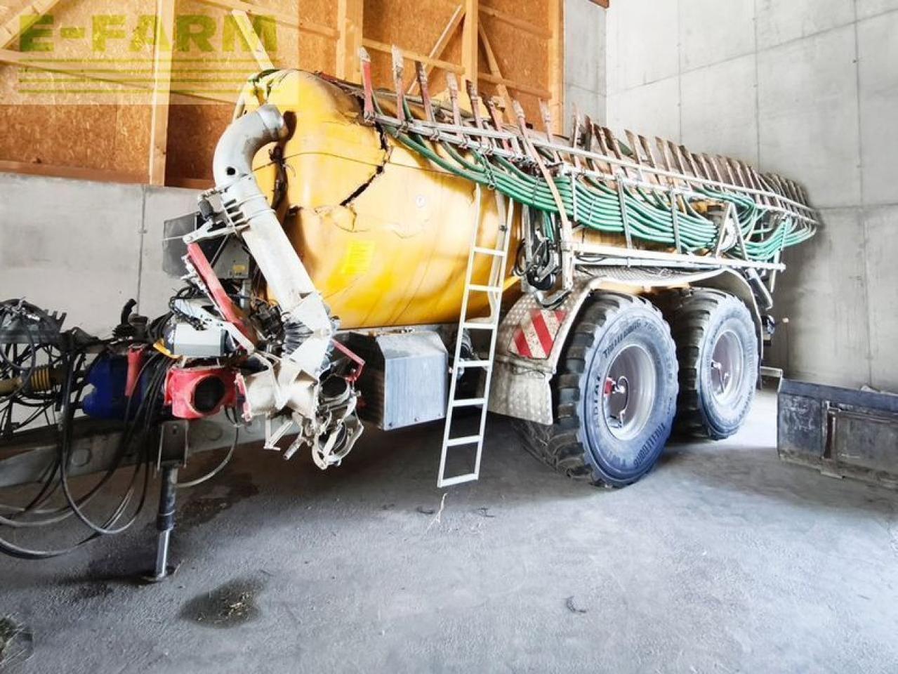 Light 18.500 polyesterfass mit unfallschaden - Tonne à lisier: photos 2 Light 18.500 polyesterfass mit unfallschaden - Tonne à lisier: photos 2