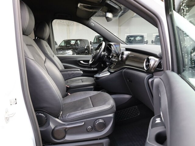 MERCEDES-BENZ EQV 300 Avantgarde,lang,7Sitze,2xSchiebetür,LED... - Minibus, Bus électrique: photos 5 MERCEDES-BENZ EQV 300 Avantgarde,lang,7Sitze,2xSchiebetür,LED... - Minibus, Bus électrique: photos 5